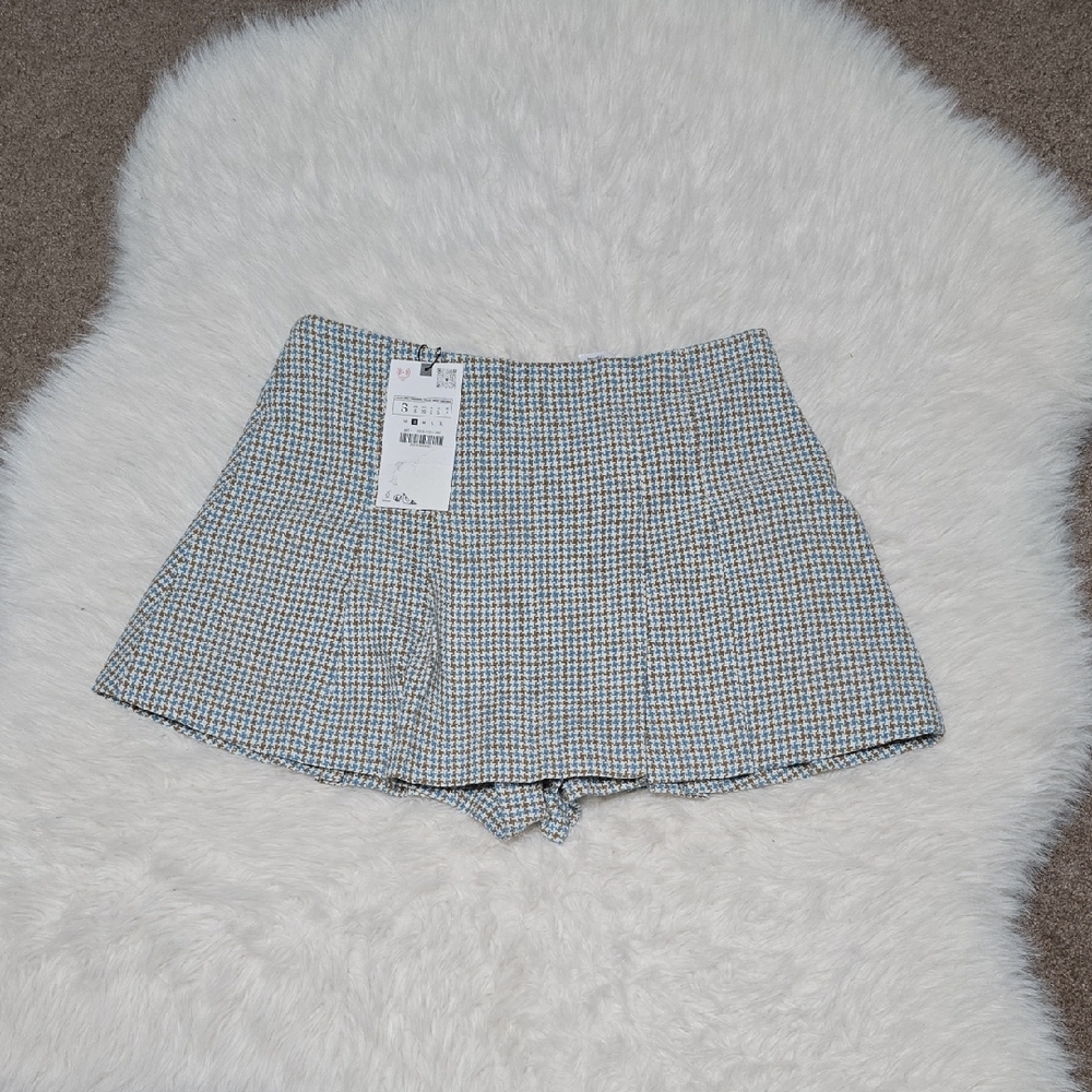 Zara Women's Blue and White Checkered Shorts